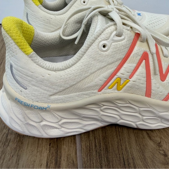 New Balance Fresh Foam X More v4 B-WHITE Running Athletic Shoe Size 9.5 - Picture 7 of 17